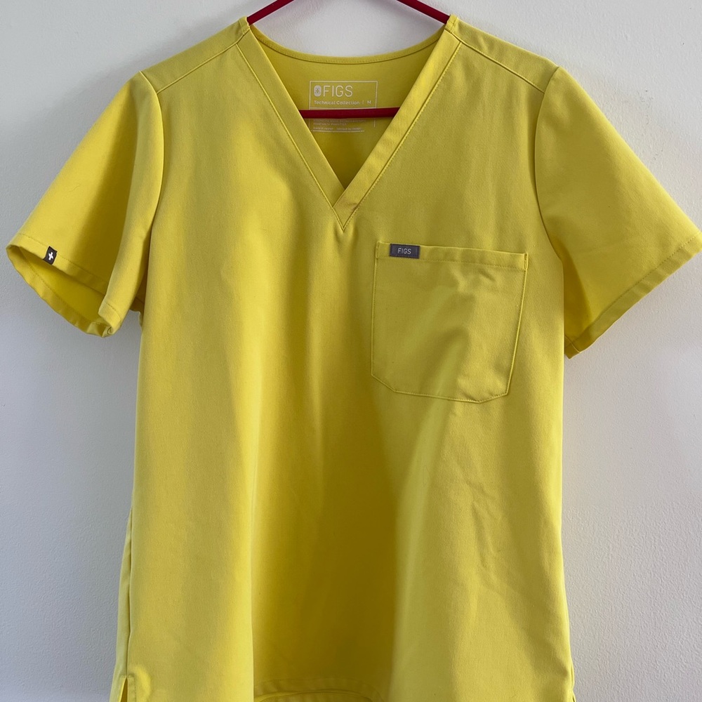 Figs Women’s medium Short Sleeve Yellow V-Neck Tee and M/P matching bottoms